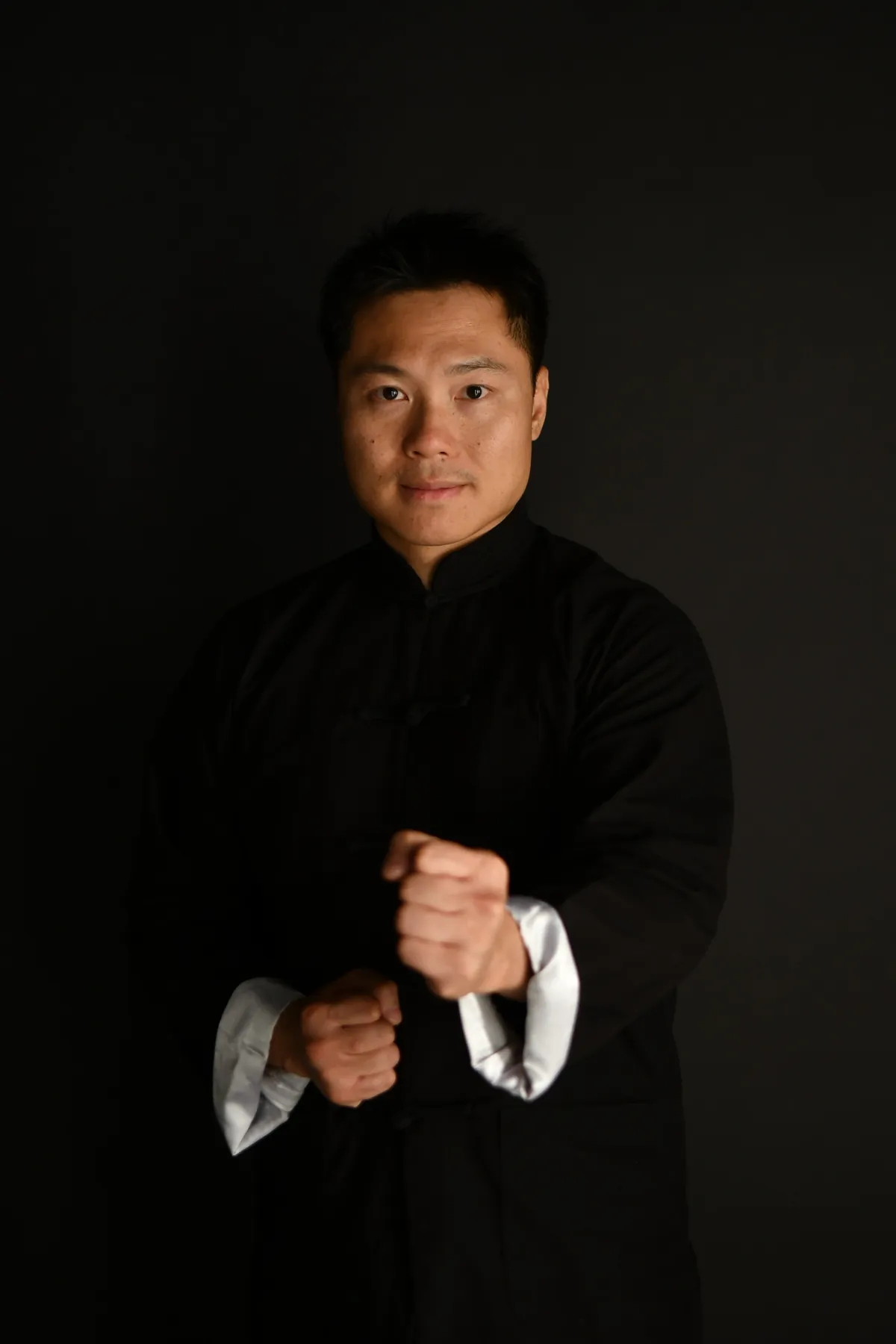 Master Leo Au-Yeung with both fists on the Wing Chun centreline