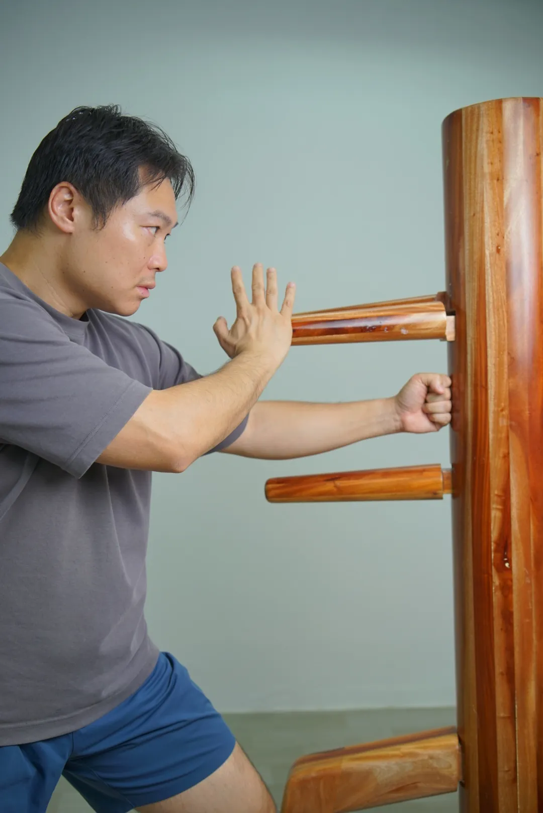 Master Leo Au-Yeung training on a Wing Chun wooden dummy