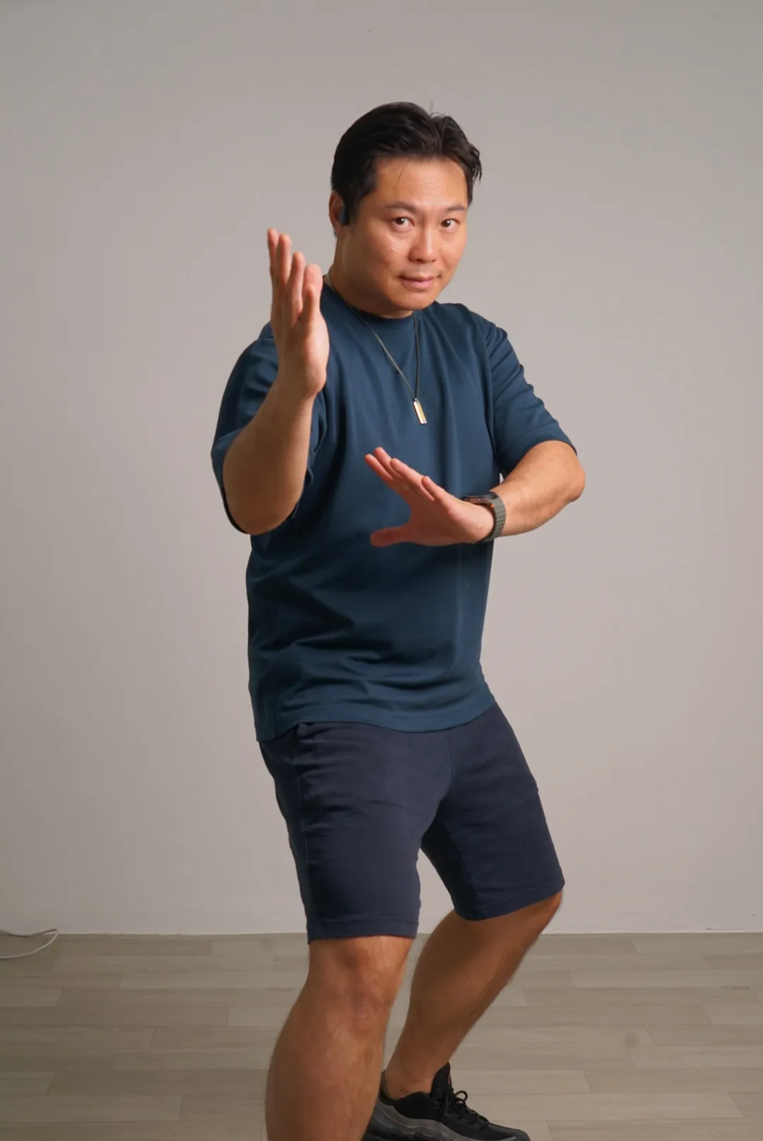 Master Leo Au-Yeung in a full-body Wing Chun guard